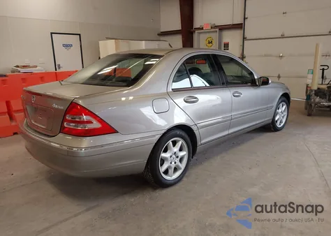2004 Mercedes-Benz C 320 4Matic z USA, uszkodzony, nr VIN WDBRF84J84F533223